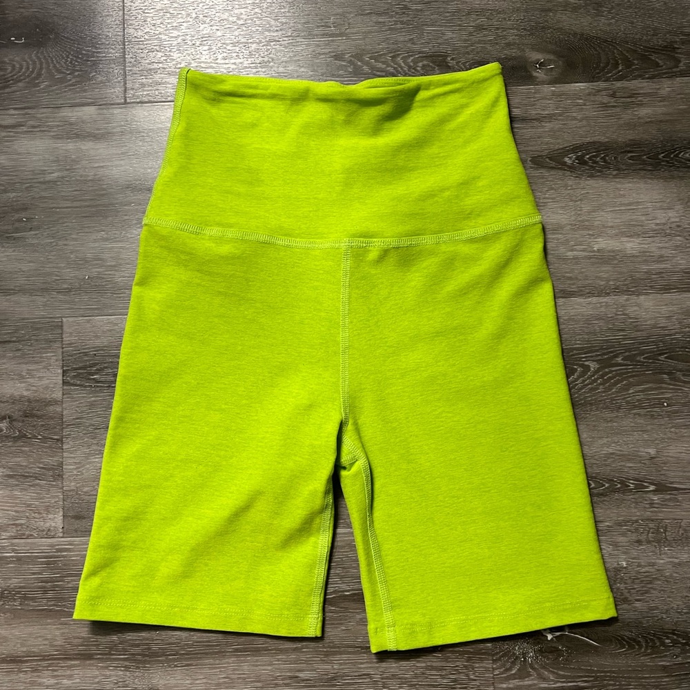 Beyond Yoga biker shorts in matcha green lime